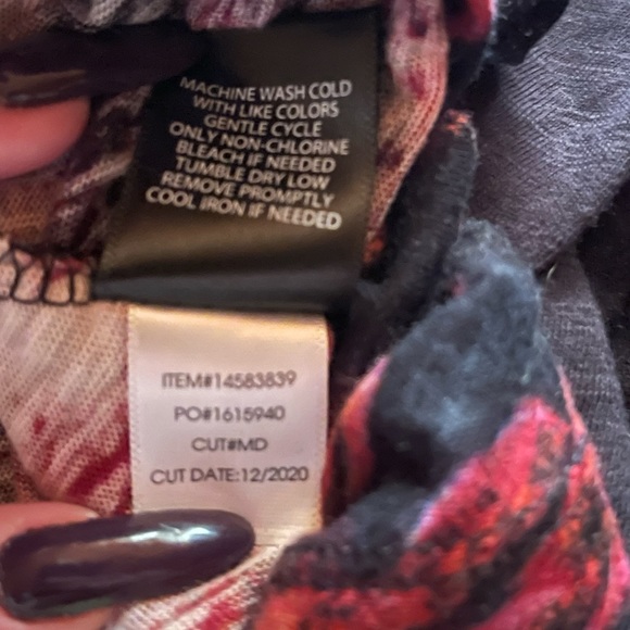 Torrid Floral V-Neck Tee Size 2x - Picture 6 of 6